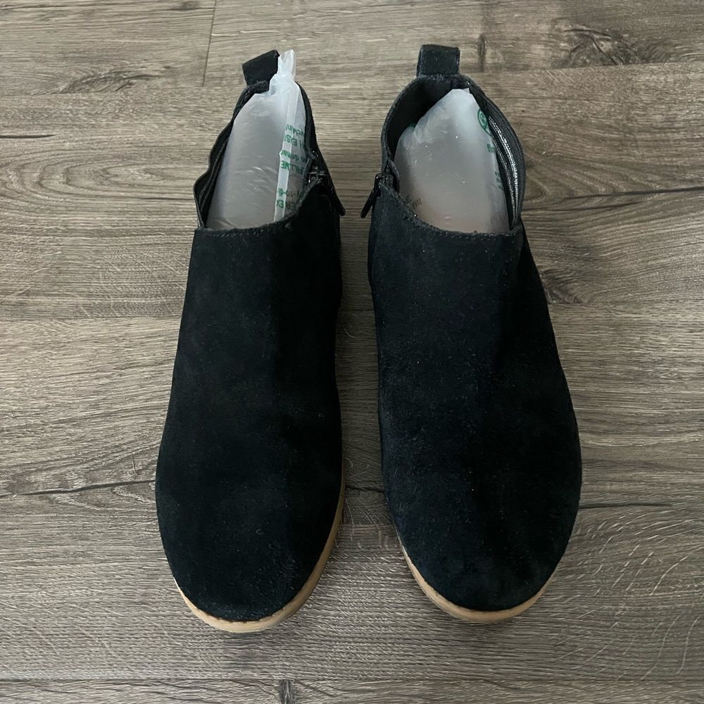 TOMS Girls Size Youth size 5 Leilani Black Suede Ankle Boots